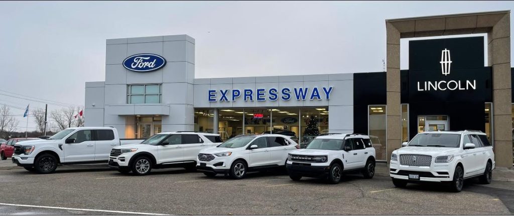 Expressway Ford Lincoln exterior building