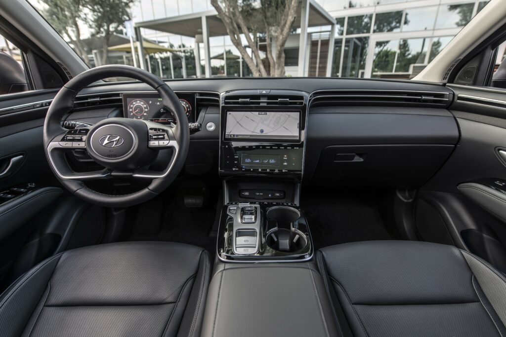 What is the interior of the 2023 Hyundai Tucson like?