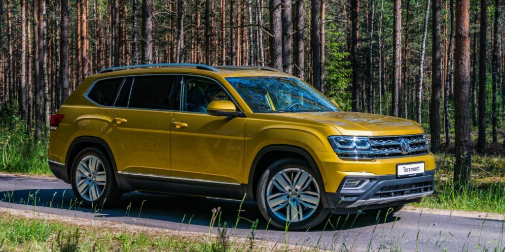 Volkswagen Atlas in countryside