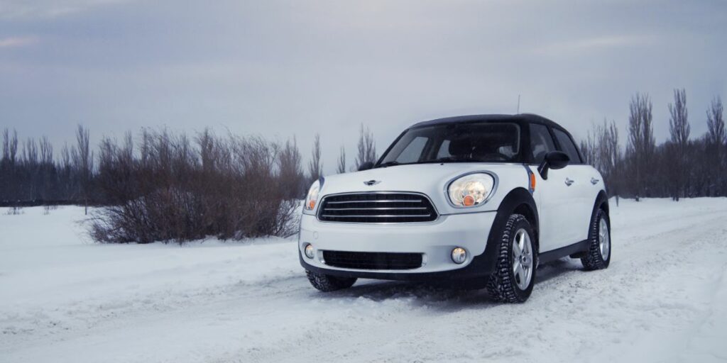 Mini Countryman driving in snow. Great car for dogs.